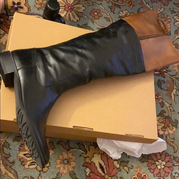 Brand New Stuart Weitzman two tone riding boot - Picture 3 of 4